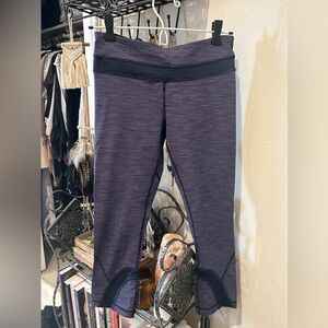 Rare Lululemon Patterned Capri! Size 4! Will fit 2-6